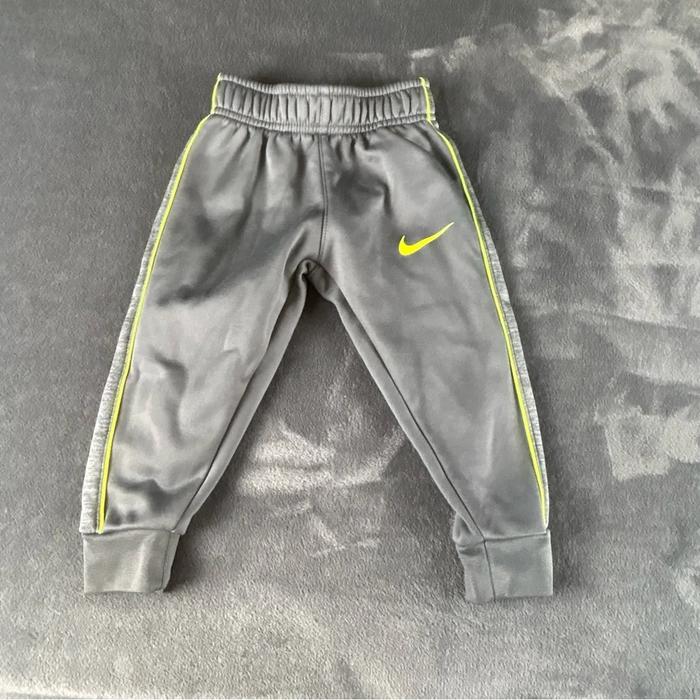 Nike Therma Fit Track Suit Hoodie & Pants Set‎ Toddlers 2T Gray
